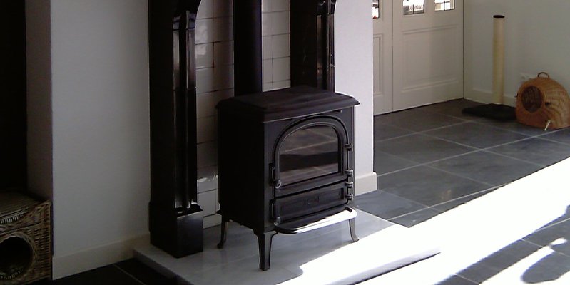 front schouw zwart vrijstaand hout woonkeuken 