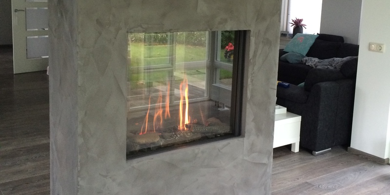 hip & happening woonkamer modern doorkijk grijs vierkant inbouw gas 