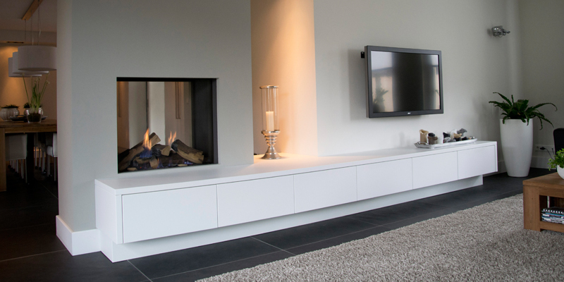 woonkamer modern doorkijk vierkant inbouw licht & sprankelend gas wit plateau  