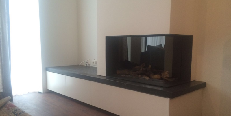 hip & happening woonkamer modern inbouw gas tweezijdig rechthoekig zwart wit 