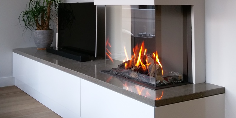 hip & happening woonkamer modern inbouw driezijdig gas rechthoekig beige natuursteen plateau 