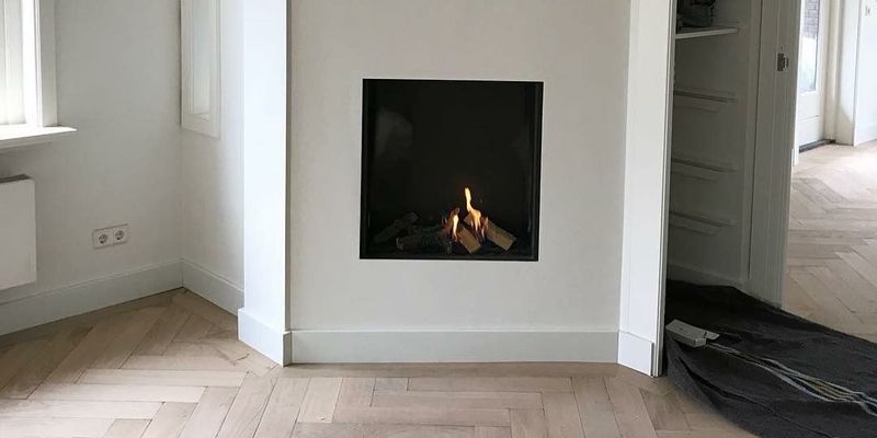 woonkamer vierkant inbouw front schouw gas sfeervol & klassiek zwart wit 