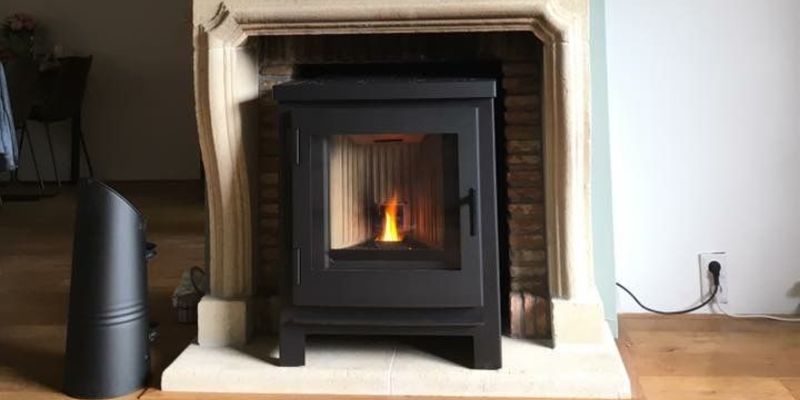 hip & happening woonkamer modern vierkant front schouw zwart vrijstaand pellet 