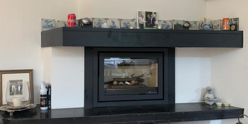 woonkamer front schouw zwart rechthoek hout inzet stoer landelijk 