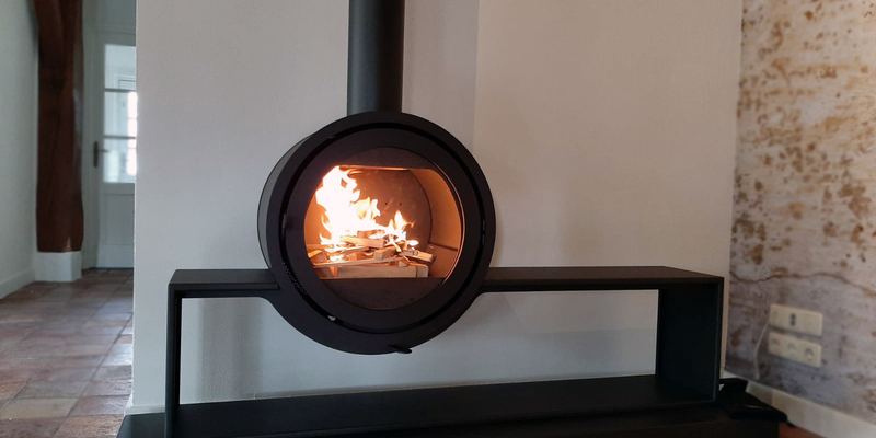 modern front zwart hangend rond hout hal industriele look 