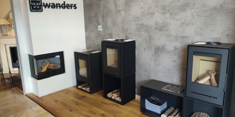 woonkamer modern front verticaal vrijstaand hout zwart of grijs industriele look 